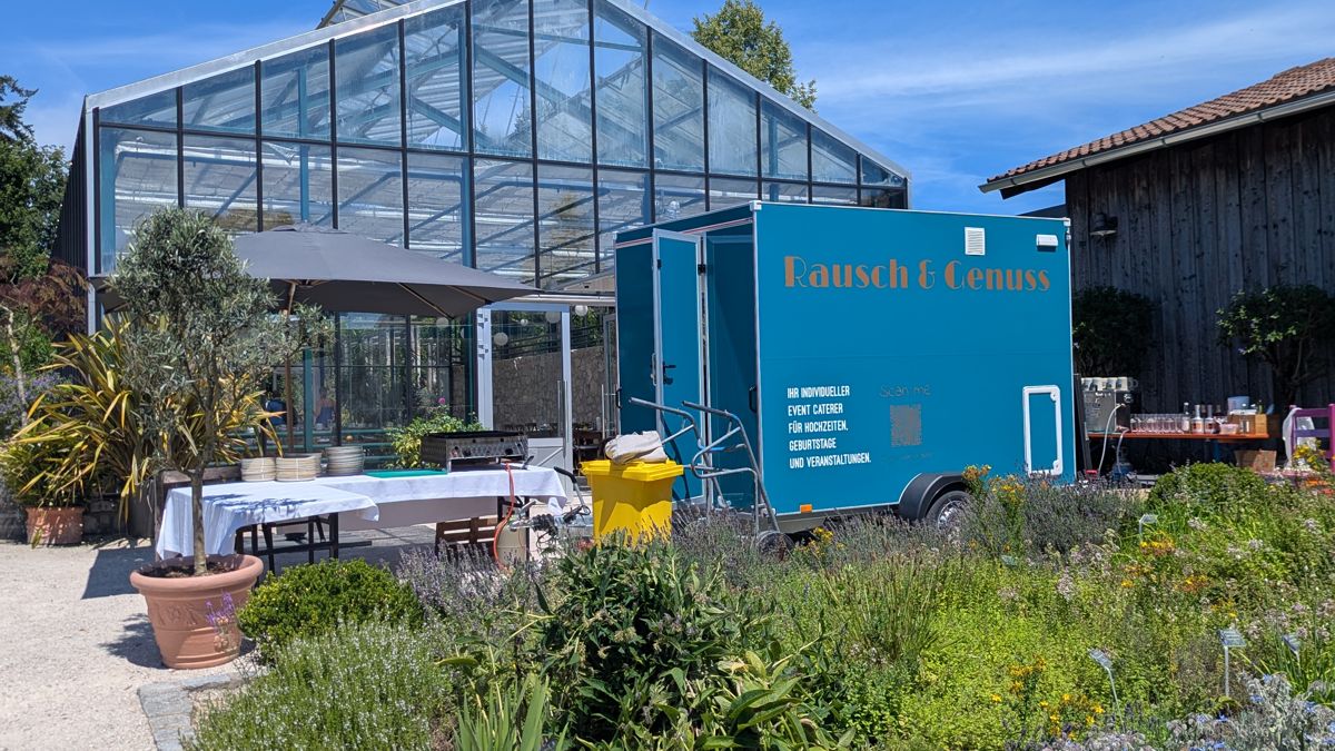 Türkiser Food Truck von Rausch und Genuss